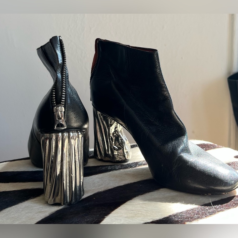 Sold out and coveted Acne boots with artistic heel size 39 but really a US 8.5